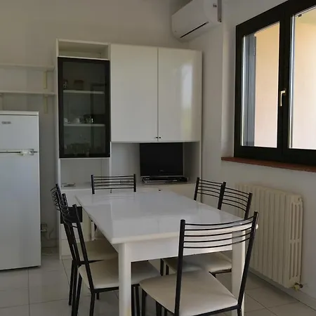 Roberta Apartment