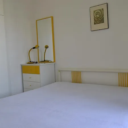 Roberta Apartment *
